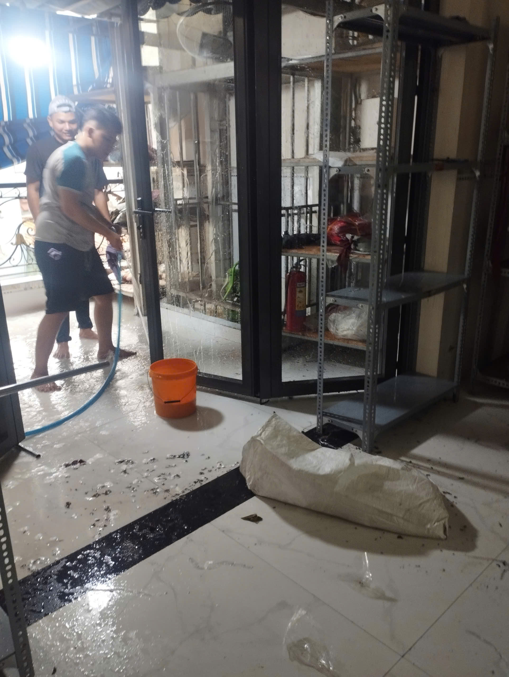 Vệ Sinh Nhà Trọn Gói Quận 4 Uy Tín, Giá Tốt, Chuyên Nghiệp